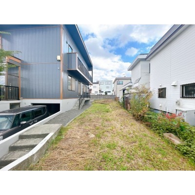 【庭】庭の写真です。南西向きのお庭なので、日当たり良好で植…