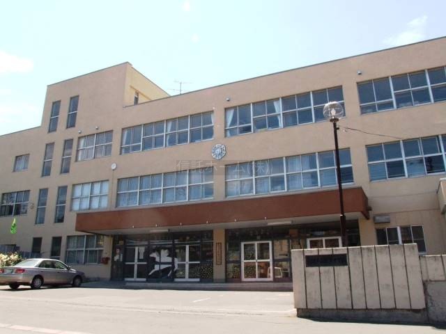 中学校：札幌市立札幌中学校：1167m