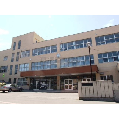 中学校：札幌市立札幌中学校：1167m