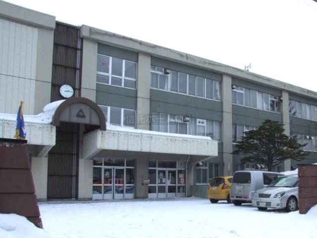 中学校：札幌市立信濃中学校：1007m