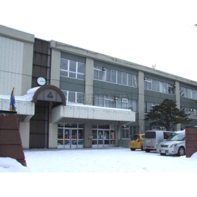 中学校：札幌市立信濃中学校：1007m