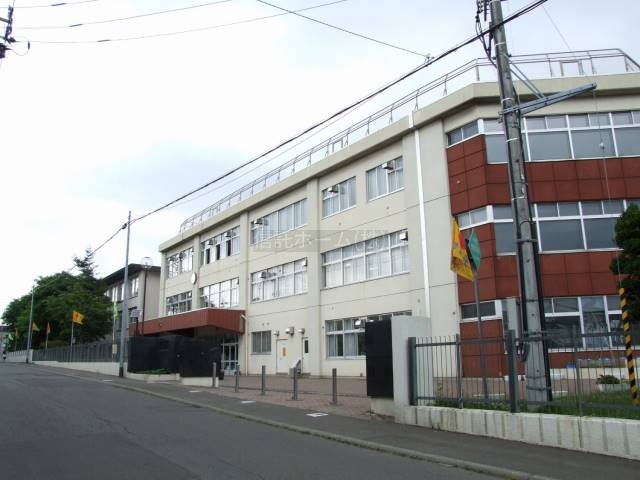 小学校：札幌市立本通小学校：1336m