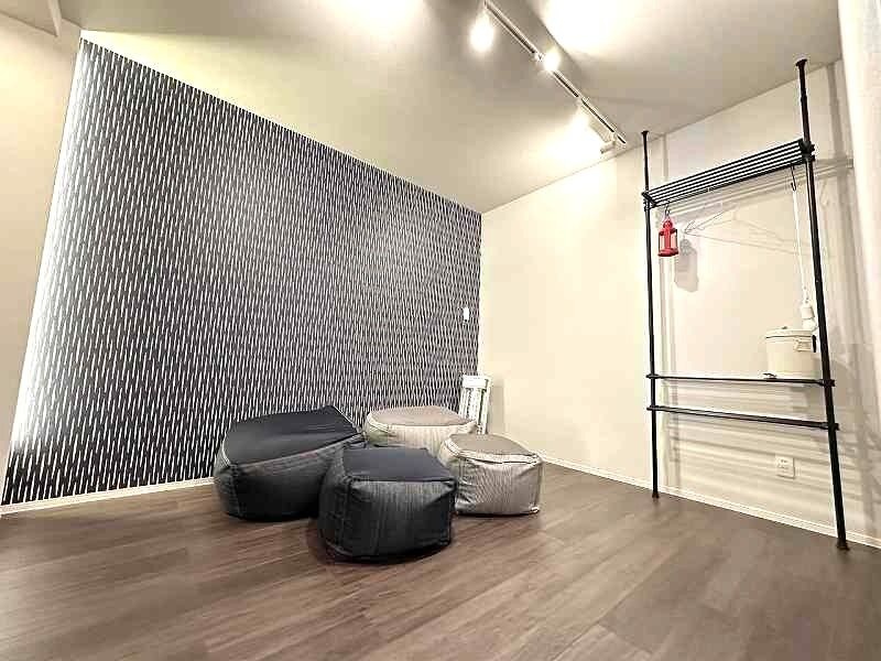 シンプルながらデザイン性が高く、寝室やプライベートルームとして心地よくお使いいただけます♪