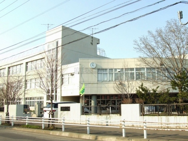 小学校：札幌市立厚別北小学校：799m
