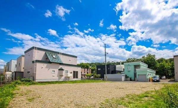建築条件なしのゆとりある売土地。住まいづくりの自由度が高く、