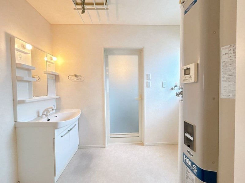 【現況写真】脱衣場の写真です。トイレと別空間のため、来客時…
