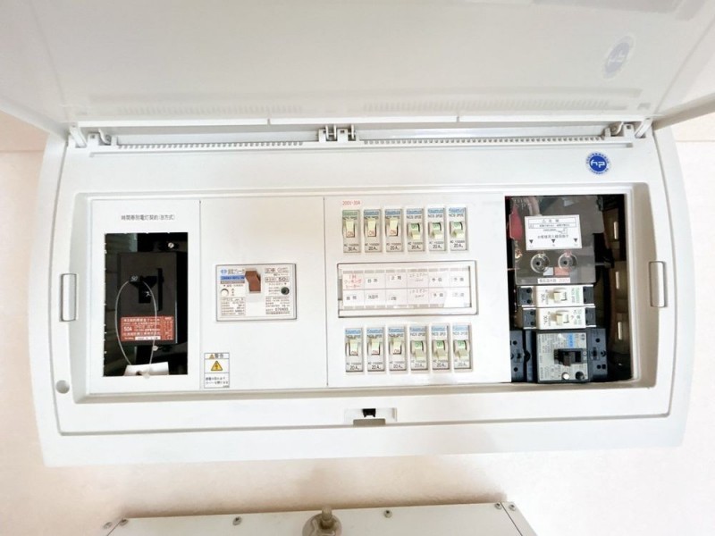 【現況写真】現況の分電盤の写真です。停電時などいざという時…