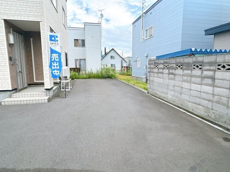 【現況写真】駐車場の写真です。舗装されているため見栄えも良…