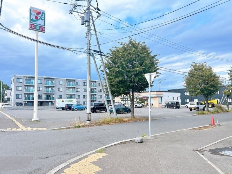 セブンイレブン手稲曙12条店まで700ｍ（徒歩10分）　車が無い…