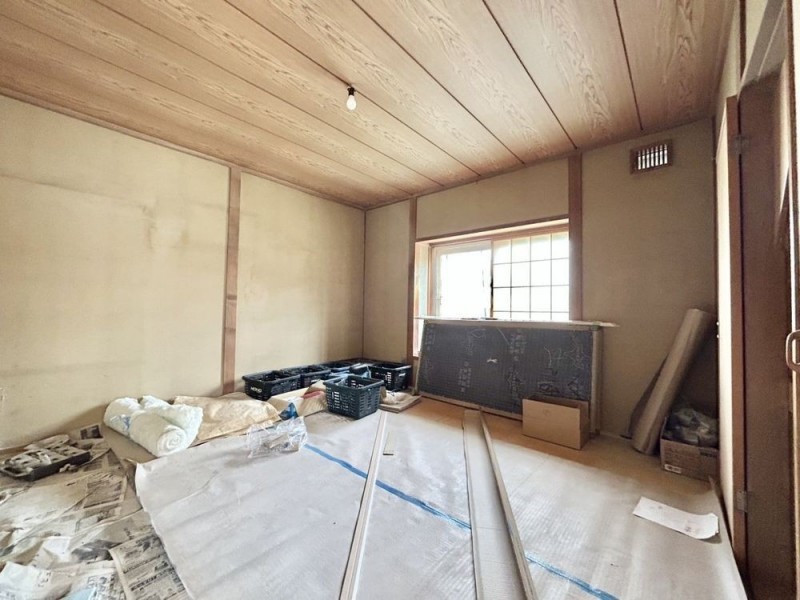 【リフォーム中　１階和室】１階北向きの約8畳和室です。クロ…
