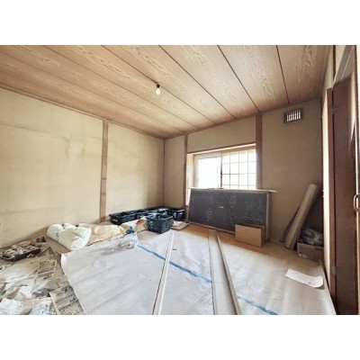 【リフォーム中　１階和室】１階北向きの約8畳和室です。クロ…