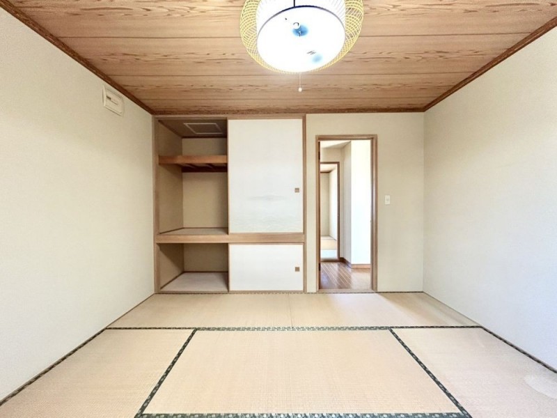 【リフォーム中　2階和室】北西向きの8畳和室です。クロス張替…