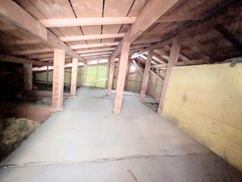 屋根裏