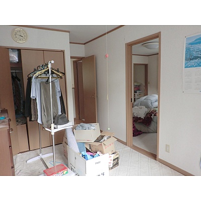２F：２面採光の洋室