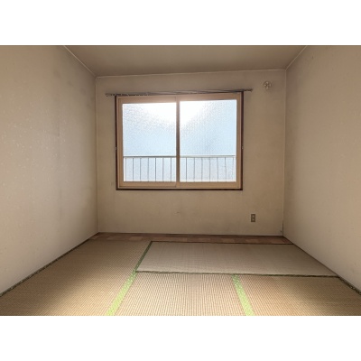 隣接する6帖の和室です。