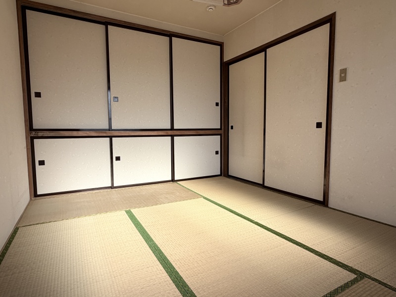 収納豊富なお部屋で、衣類や荷物もすっきり整理できます。