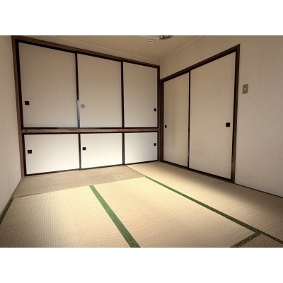 収納豊富なお部屋で、衣類や荷物もすっきり整理できます。