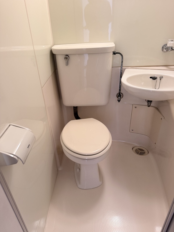 お手入れしやすく、すっきりとしたトイレです。