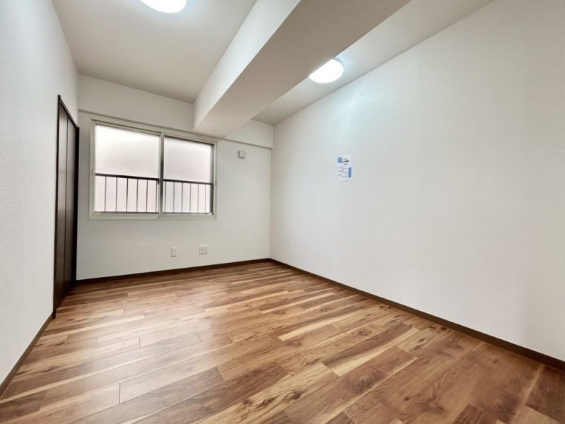 【リフォーム後　洋室(2)】クロス張替、マンション用フロア上…