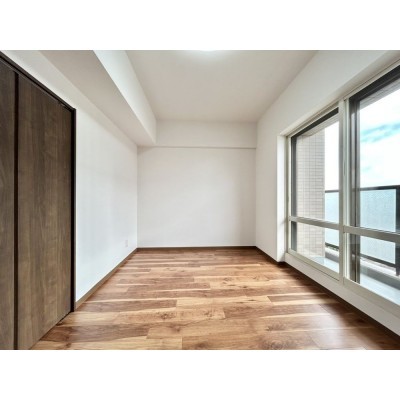 【リフォーム後　洋室(3)】クロス張替、マンション用フロア上…