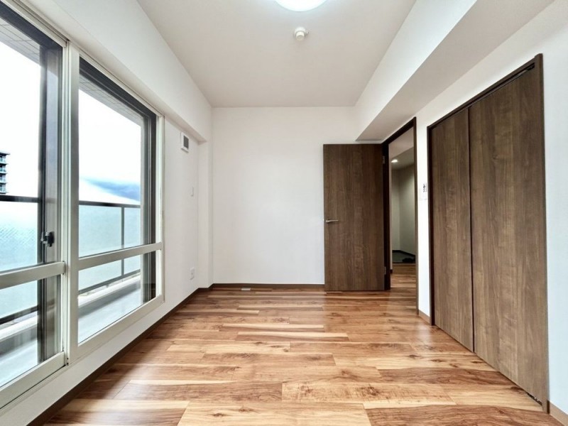 【リフォーム後　洋室(3)】クロス張替、マンション用フロア上…