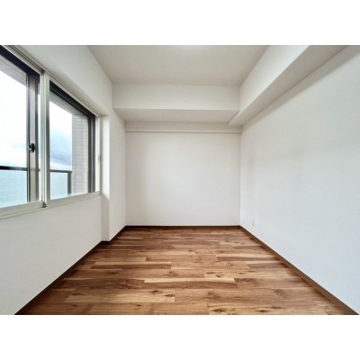 【リフォーム後　洋室(4)】クロス張替、マンション用フロア上…