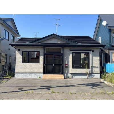 【駐車3台可】広々敷地に建つゆとりの平屋！階段のないフラットな暮らしと落ち着いた住環境が魅力です。