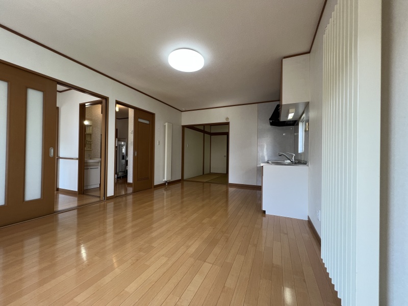 キッチンから洗面所・各室へダイレクトにアクセス！日々の家事や移動がスムーズな快適動線が魅力です。