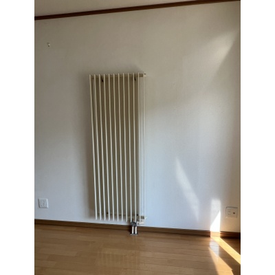 風を出さずに部屋全体を優しく温めるパネルヒーター！埃が舞い上がらず、冬場も乾燥を抑えた快適な室内環境を保ちます。