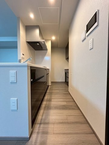 キッチン背面にカップボードもオプション追加