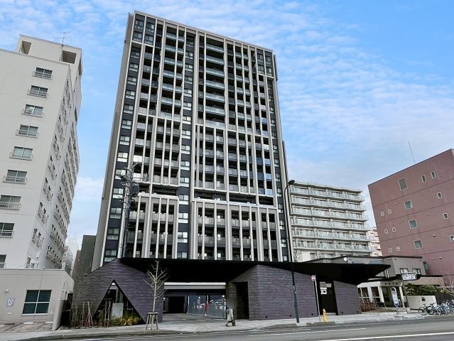 地下鉄西１８丁目駅 ３番出口の真上に位置する好立地
