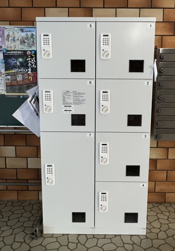 不在時でも荷物を受け取れる宅配ボックス設置。外出が多い方も安心の快適設備。