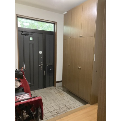 室内玄関には大型の収納がございます！