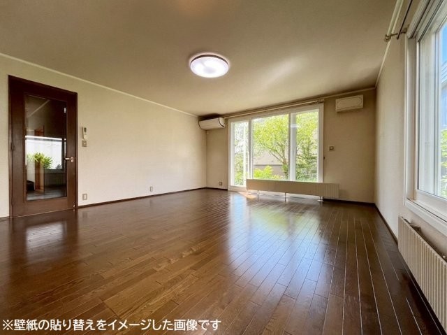 南面のお庭を見渡せるリビング