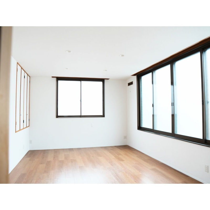 2階居室は広々12帖。収納付きで、日当たりもとても良い間取りです。