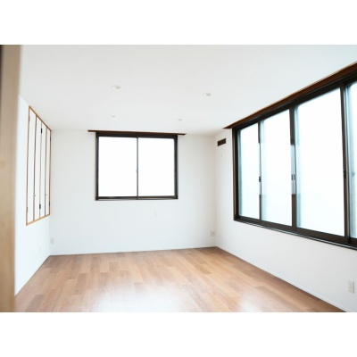 2階居室は広々12帖。収納付きで、日当たりもとても良い間取りです。