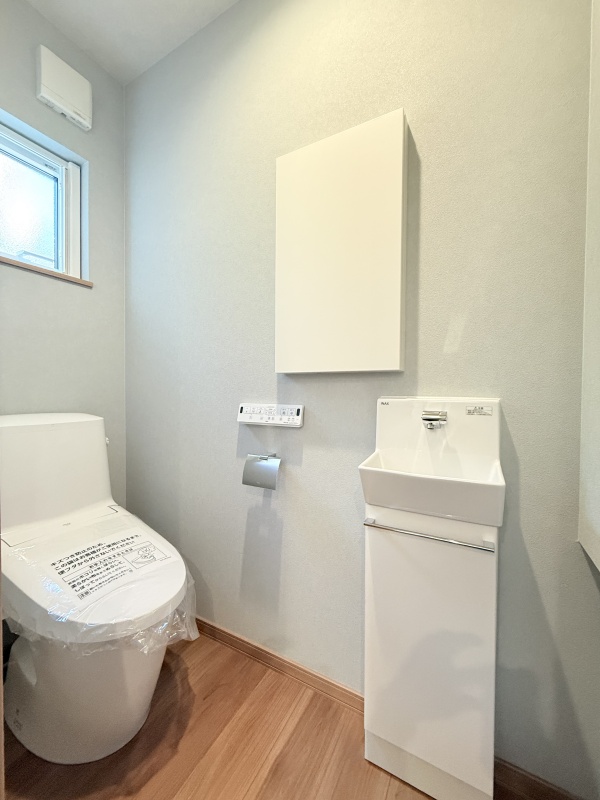 1階トイレは手洗い付き