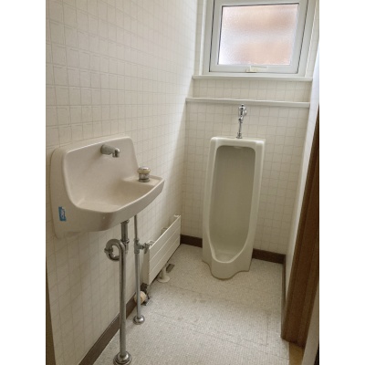 1階トイレ！右のドアに洋式トイレがあります！
