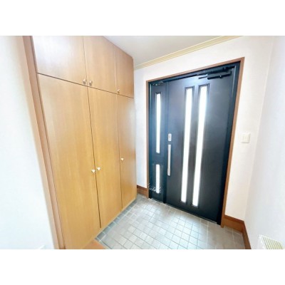 【即入居可】玄関の写真になります。開放感があり、ご家族でも…