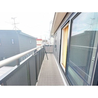 【即入居可】2階バルコニーの写真になります。
