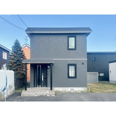 【即入居可】別角度からの外観写真になり】ます。玄関ポーチな…