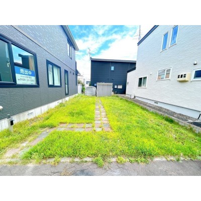 【即入居可】庭の写真になります。広々と使えるのでBBQなどご…