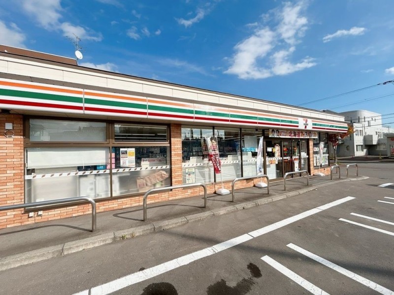セブンイレブン　北広島朝日町店まで1km。(徒歩13分)。ちょっ…