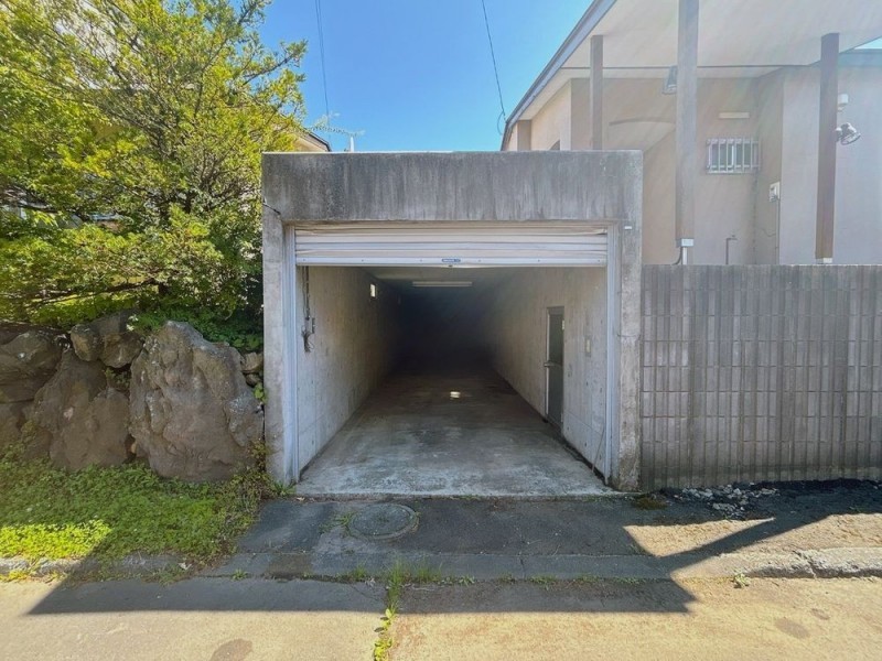 【現況　駐車場】
