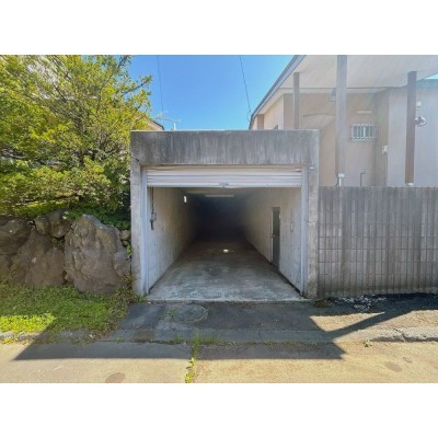 【現況　駐車場】
