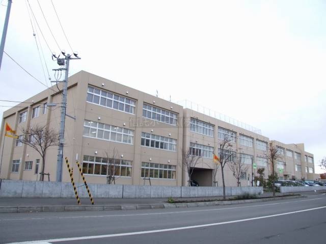 小学校：札幌市立百合が原小学校：272m