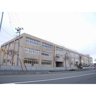 小学校：札幌市立百合が原小学校：272m