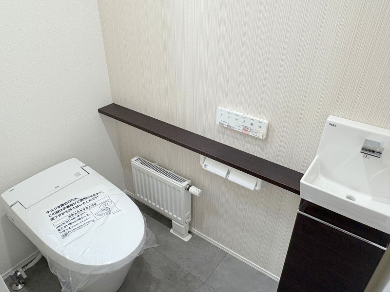トイレはすっきりデザイン「タンクレストイレ」