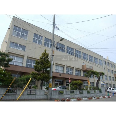 小学校：札幌市立福住小学校：1037m