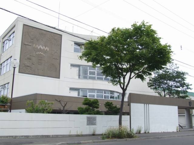中学校：札幌市立西岡北中学校：1160m
